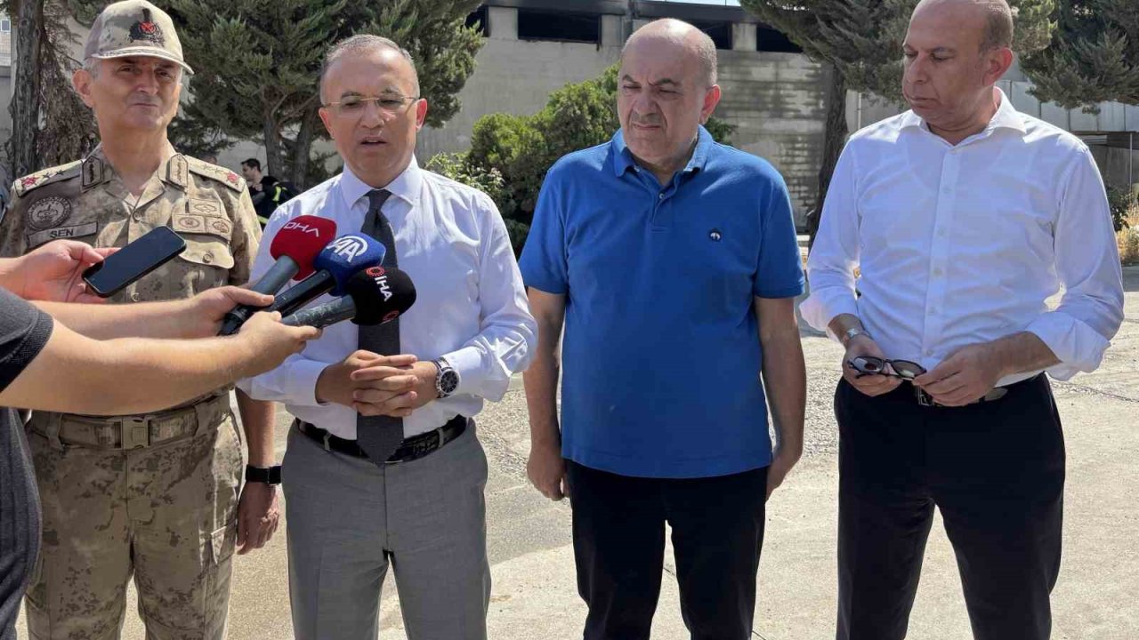 Vali Kemal Çeber: "Yangına 39 araç ve 81 personelle müdahale ediliyor, hemen hemen kontrol altına alındı"