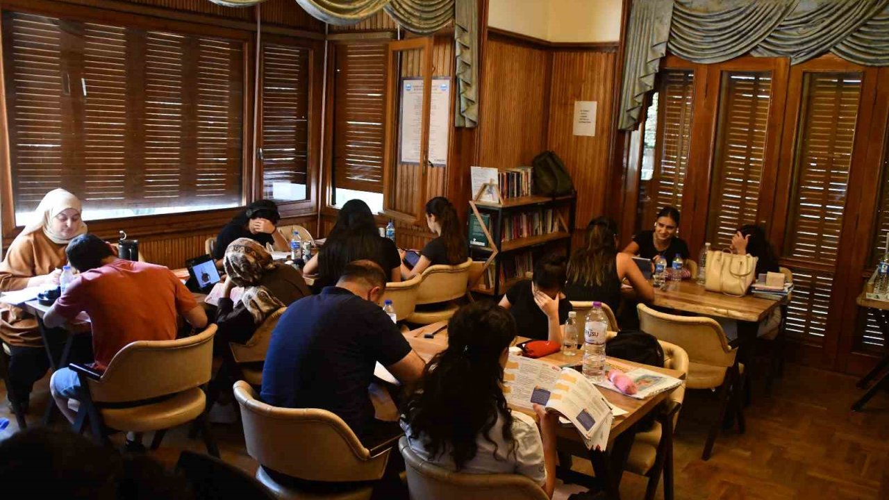 Söke’de İlber Ortaylı Kitabevi Temmuz ayında 2 bin 156 öğrenciyi ağırladı