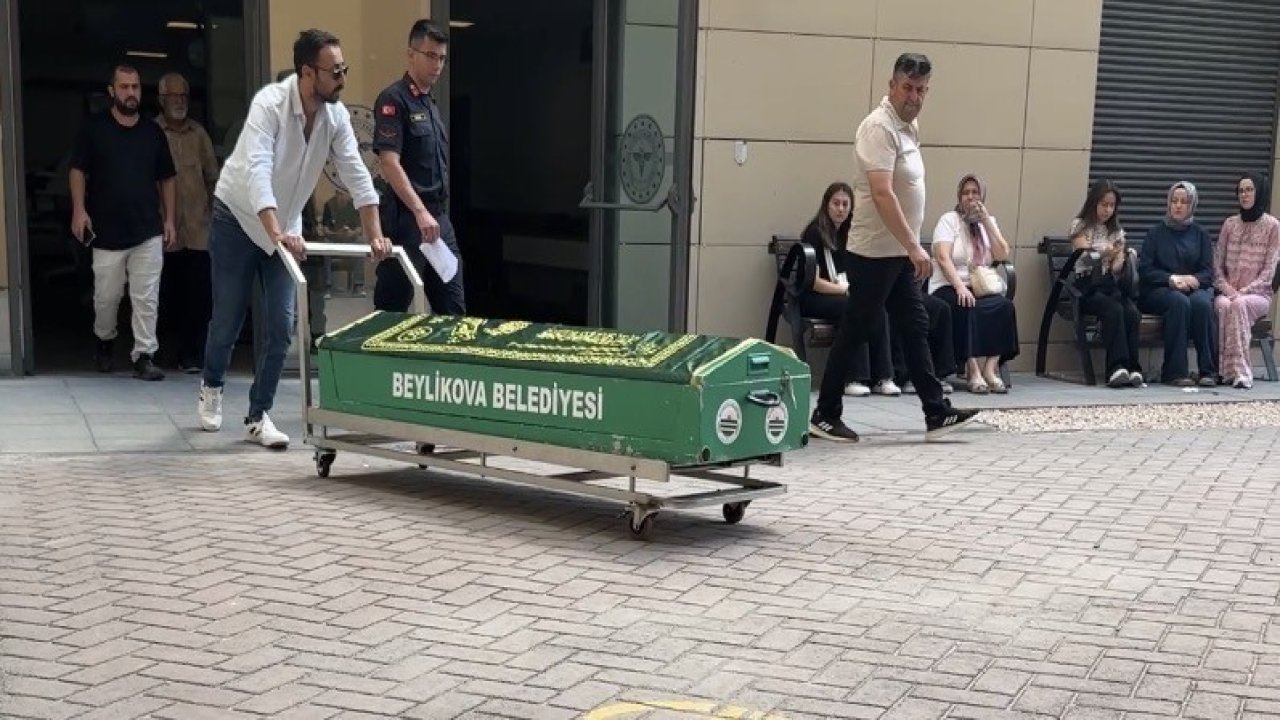 Havuza düşerek hayatını kaybeden minik Elif son yolculuğuna uğurlanıyor