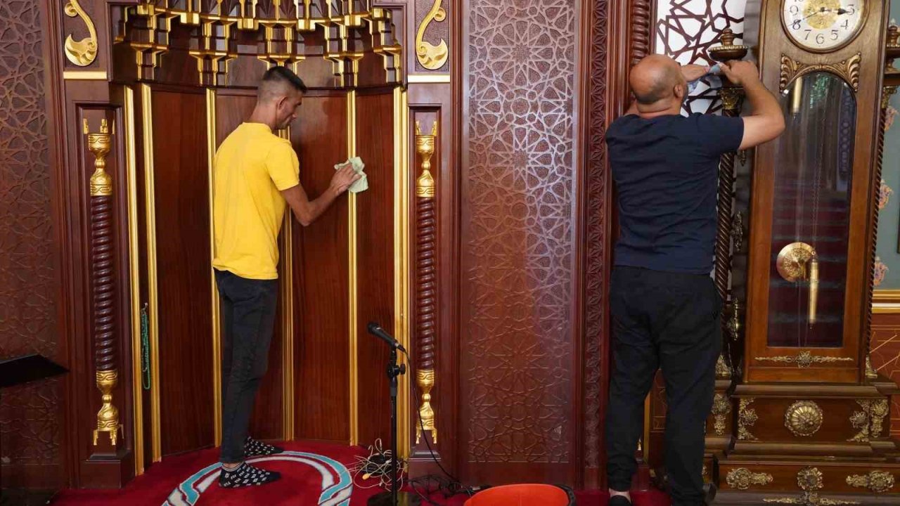 Yunusemre’de ibadethanelerde kapsamlı temizlik çalışması
