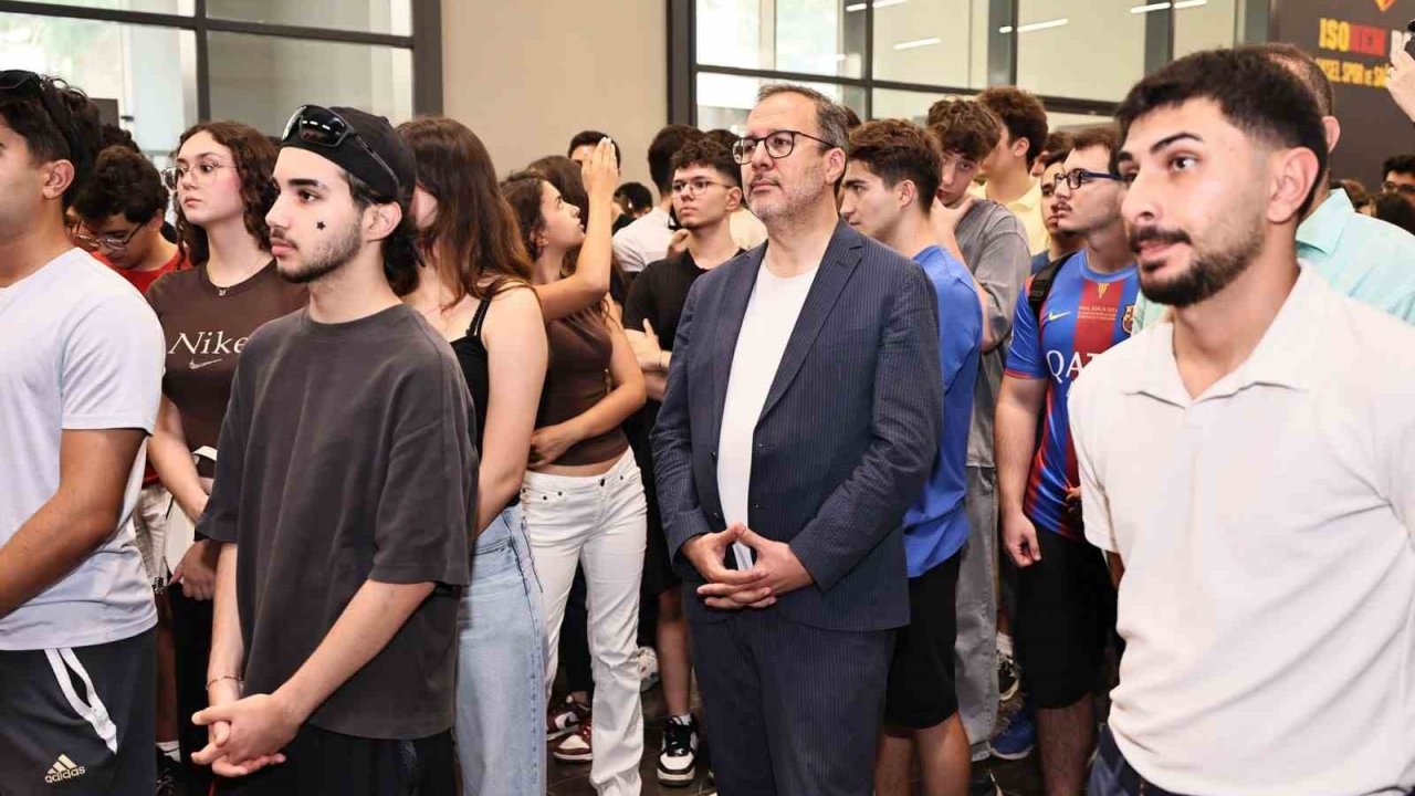 Kasapoğlu: "İzmir’in gençliği gururumuz"