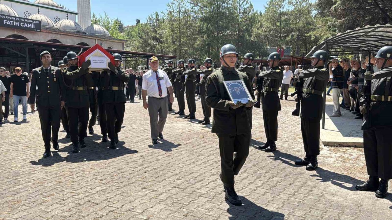 Kıbrıs gazisi askeri törenle uğurlandı