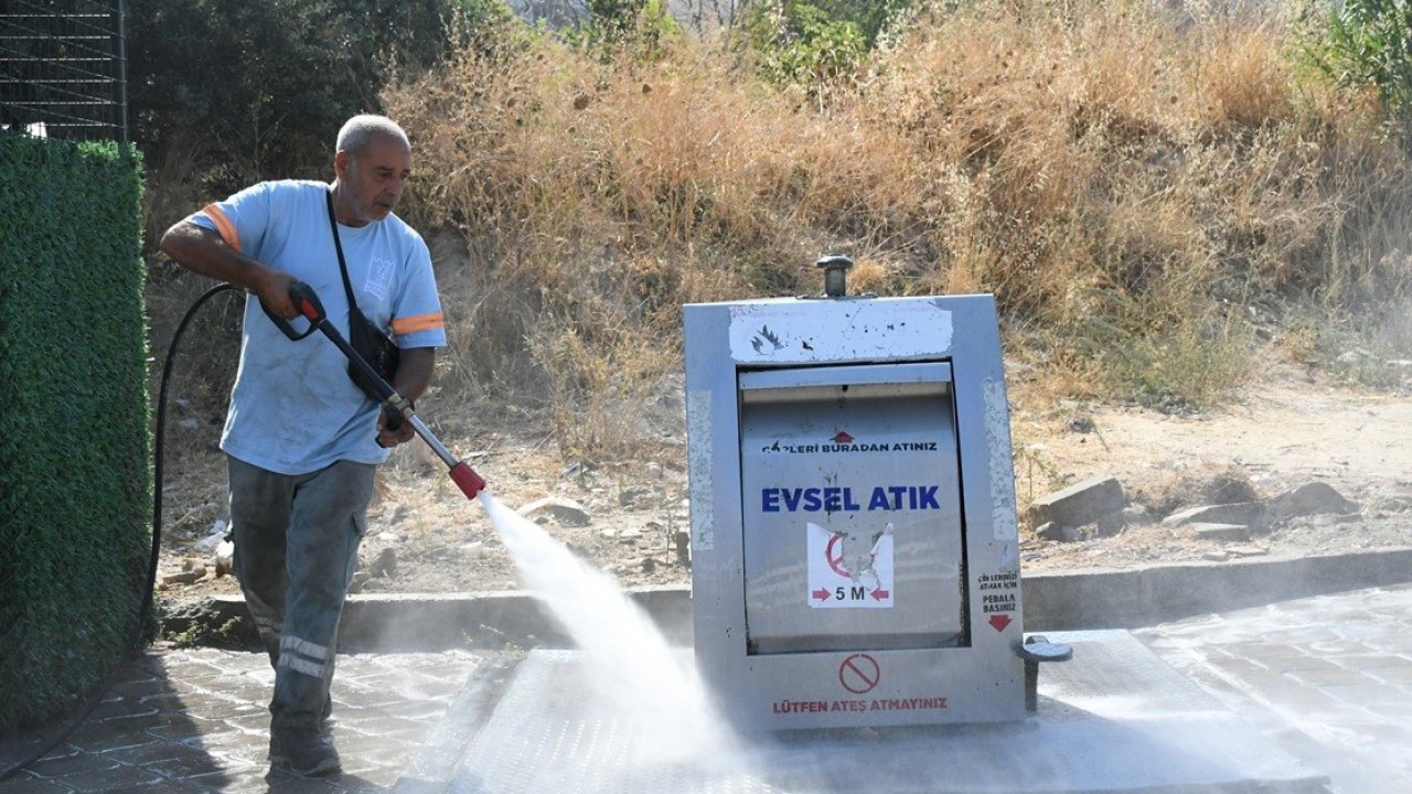 Kuşadası’nda temizlik mesaisi aralıksız sürüyor