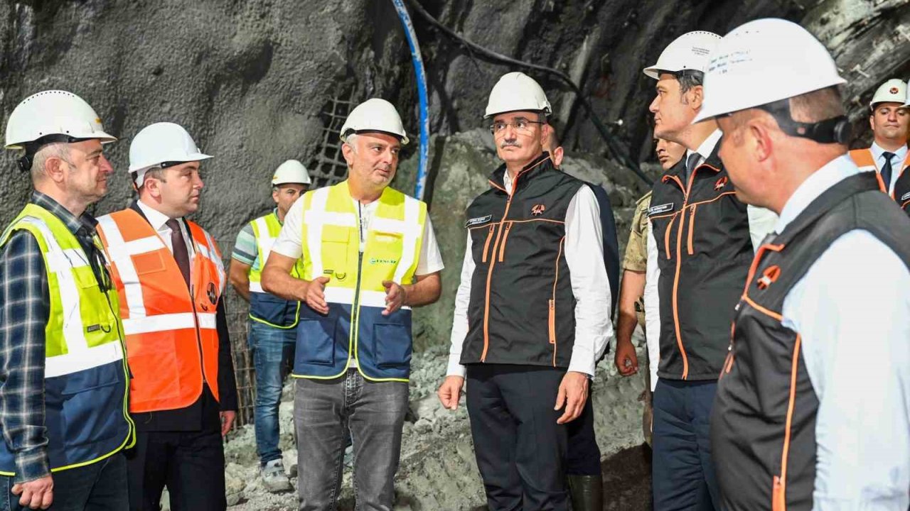 Kırık Tüneli kazı ve destek çalışmaları yüzde 90, nihai beton çalışmaları ise yüzde 78 oranında tamamlandı