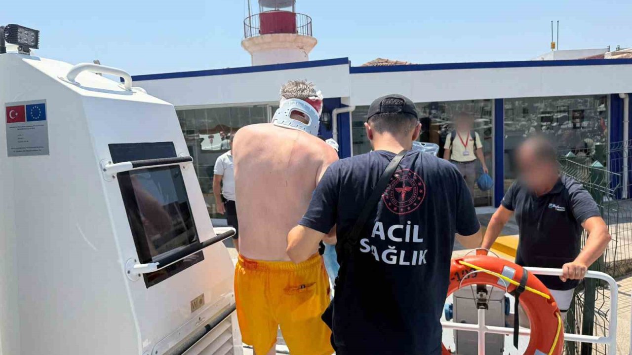 Gezi teknesinde yaralanan vatandaşa Sahil Güvenlikten tıbbi tahliye