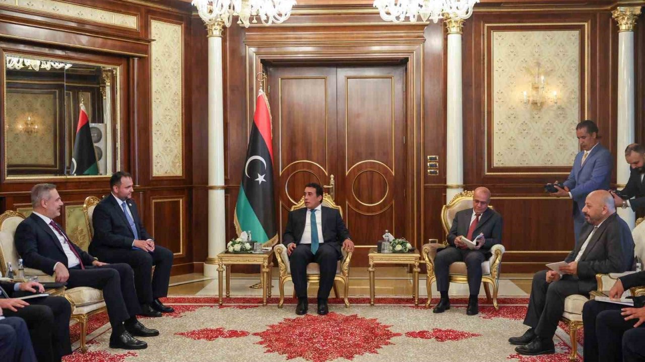 Dışişleri Bakanı Fidan Libya Başkanlık Konseyi Başkanı el-Menfi ile görüştü