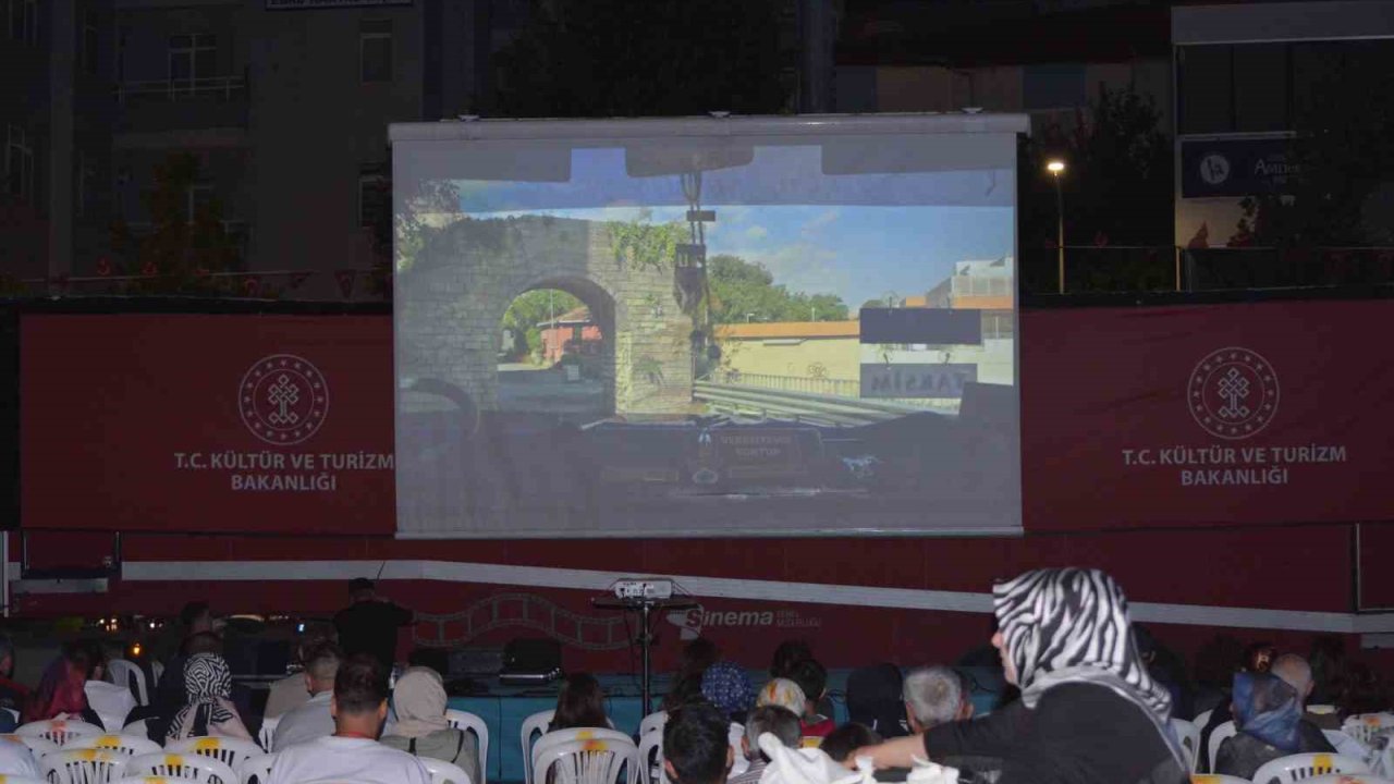 ’Gezen sinema’ tırı Çorum’da vatandaşlara nostalji yaşattı