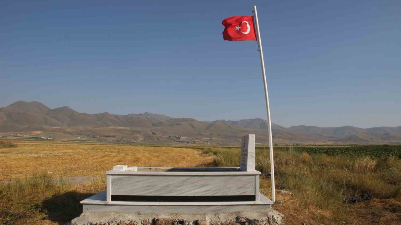 149 yıldır Erzurum Ovası’nda nöbet tutan şehidin mezarı yenilendi
