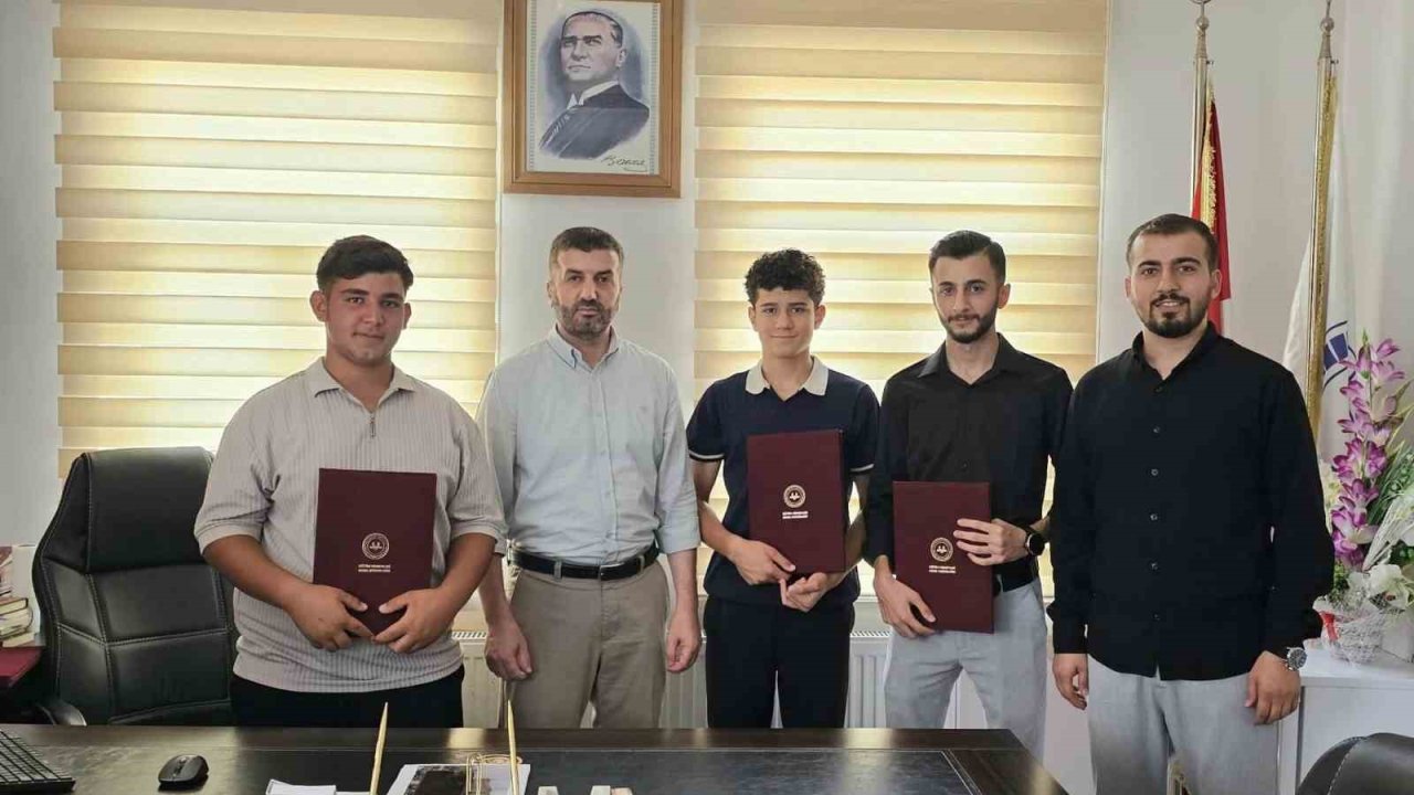 Çermikte hafızlık eğitimini tamamlayanlara belgeleri verildi