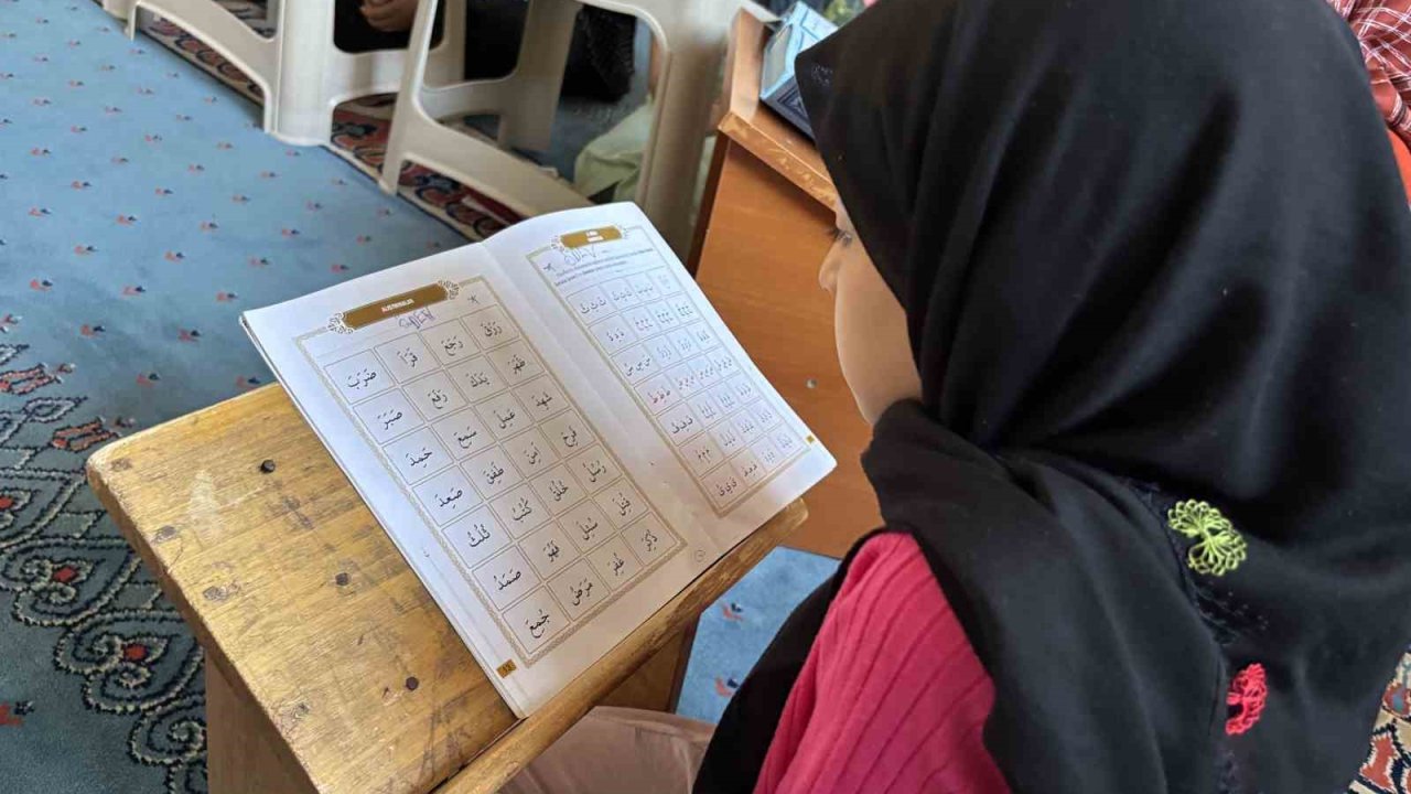 Camiler çocuk sesleriyle şenleniyor: Minikler hem öğreniyor hem eğleniyor