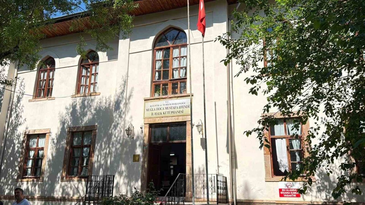 Muğla Halk Kütüphanesi güçlendirme için tahliye ediliyor