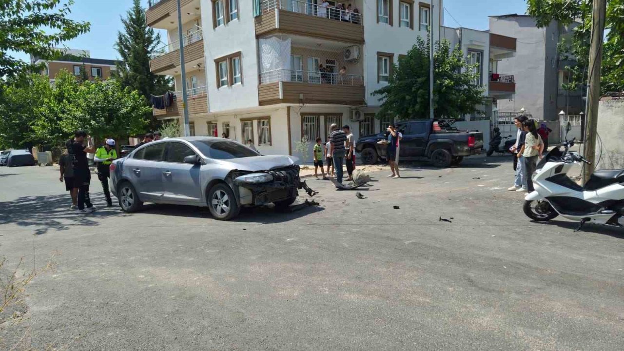 Pikap ile otomobil çarpıştı: 1 yaralı