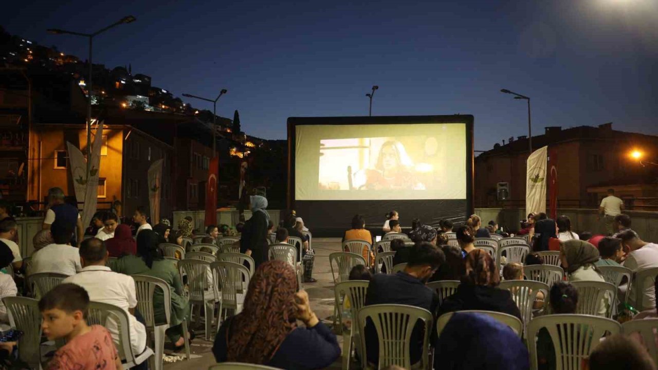 Osmangazi’de yaz akşamları sinema keyfiyle renklendi
