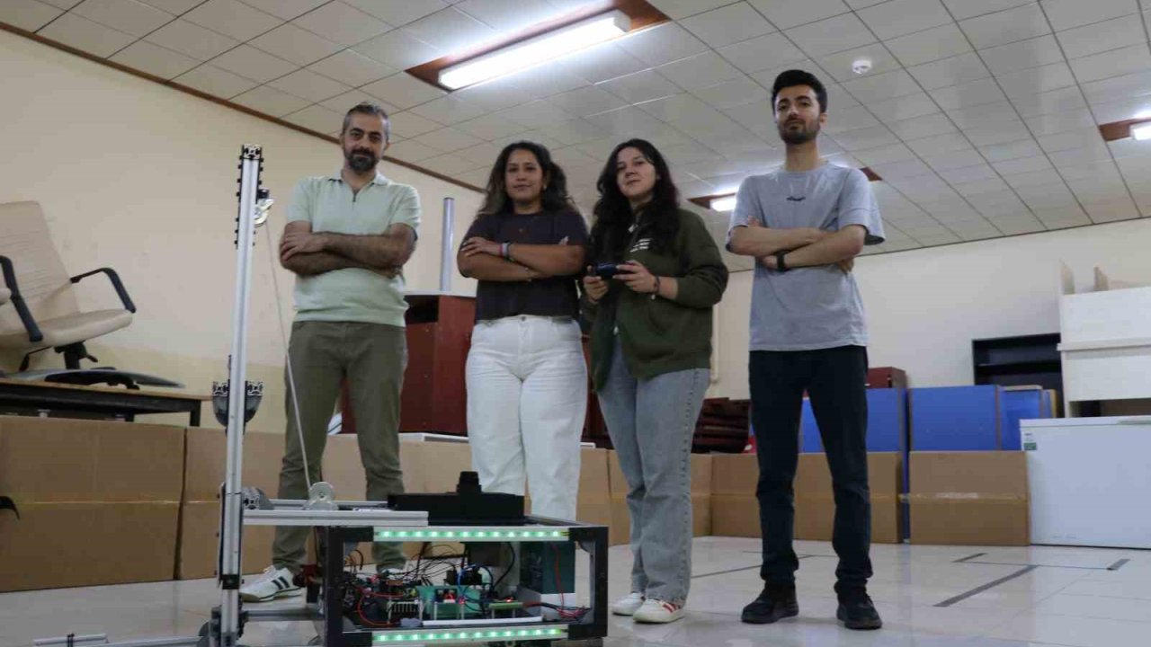 Üniversite öğrencileri fabrikalarda insan gücünü azaltacak yapay zekalı forklift geliştirdi