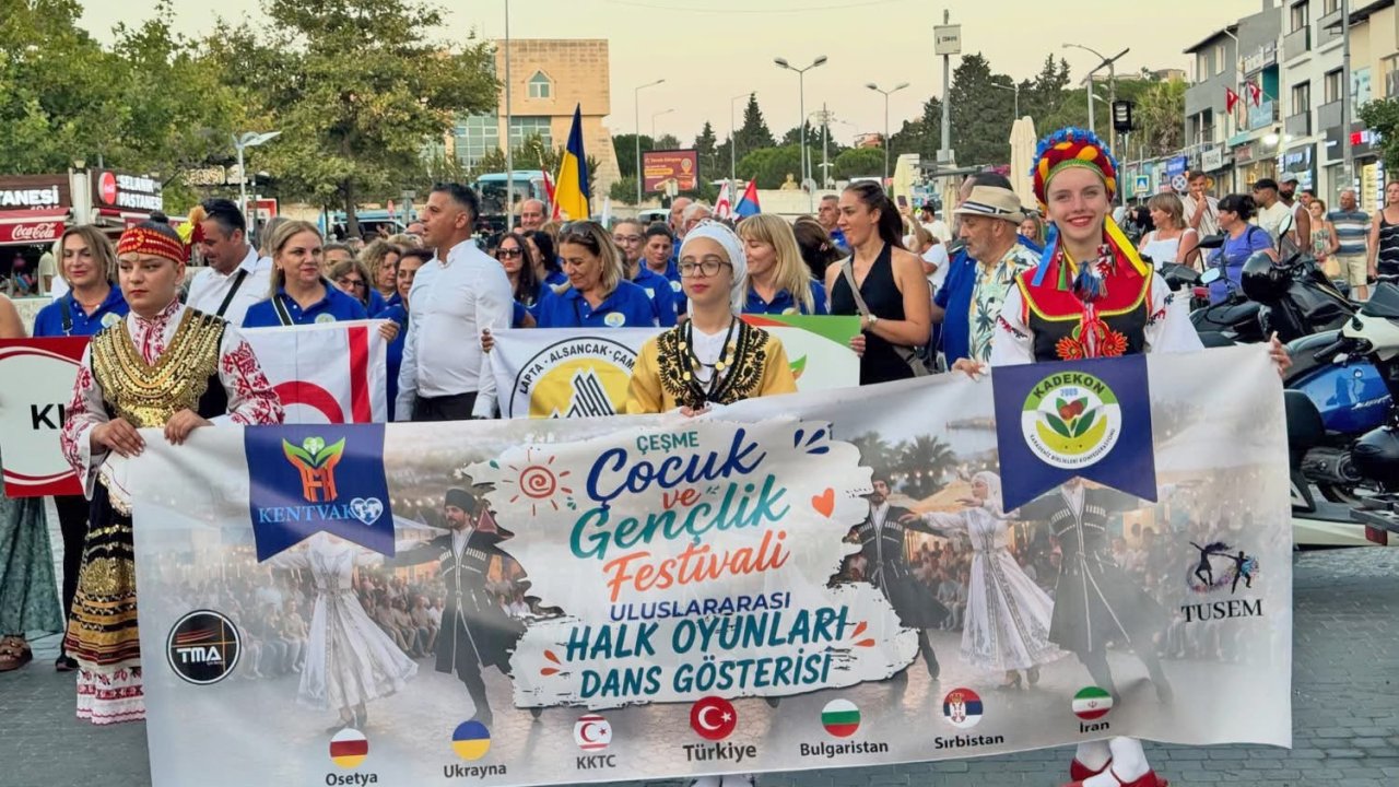 Çeşme’de uluslararası halk dansları şöleni