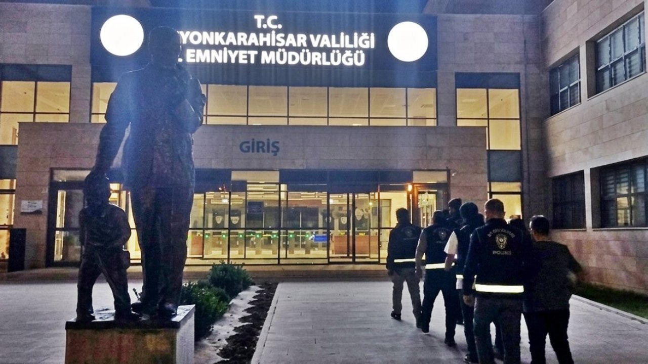 Sanayiye tamir için bırakılan otomobili çalan 3 kişiyi polis yakaladı