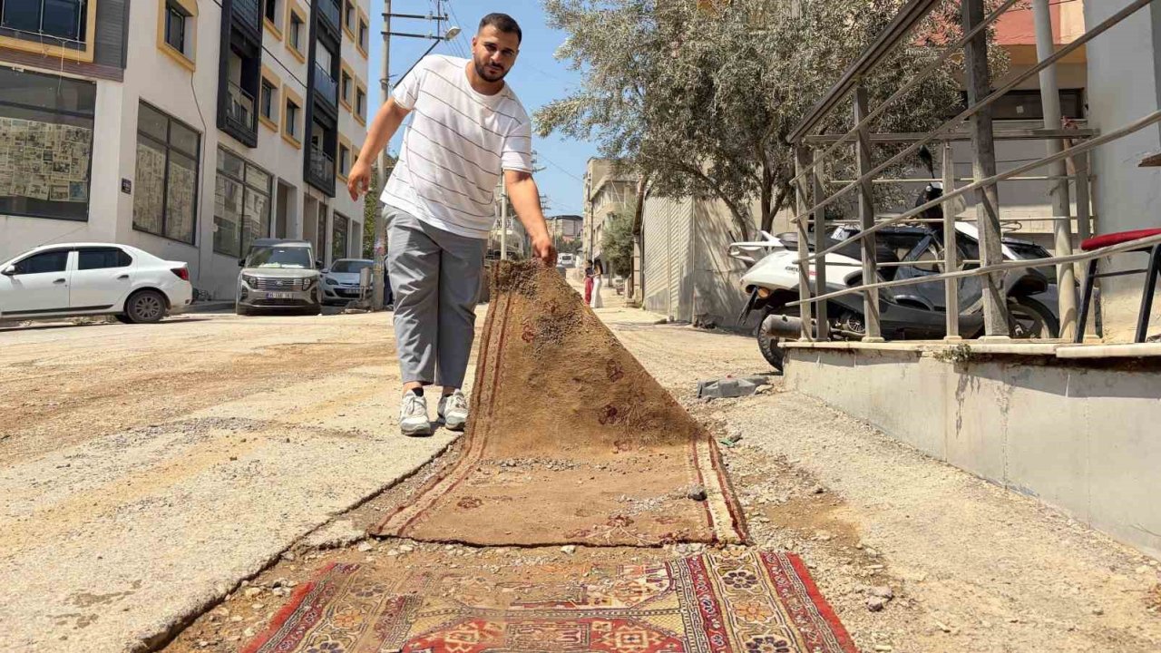 Bayraklı’da bozuk ve çamurlu yollar vatandaşı isyan ettirdi