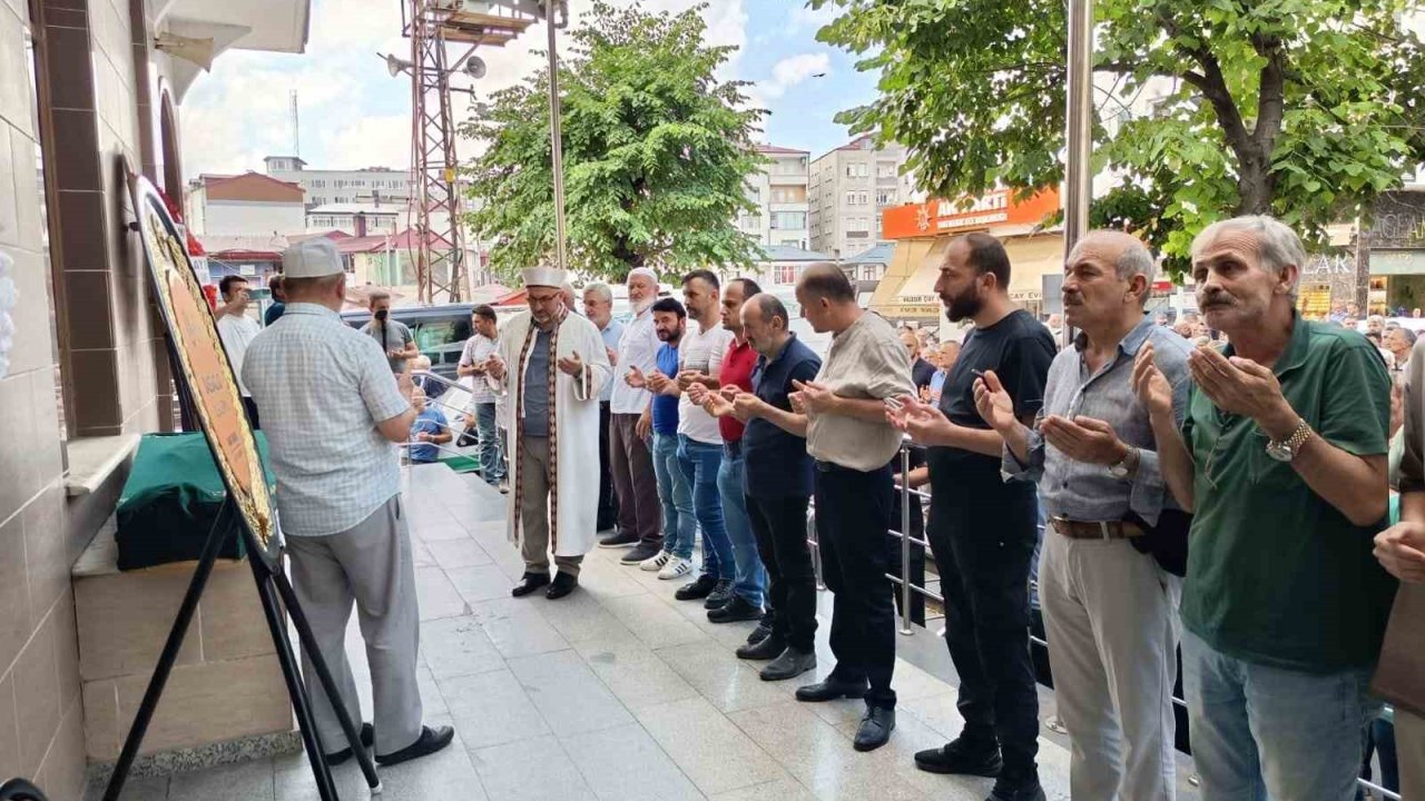 Denizde boğulan genç son yolculuğuna uğurlandı