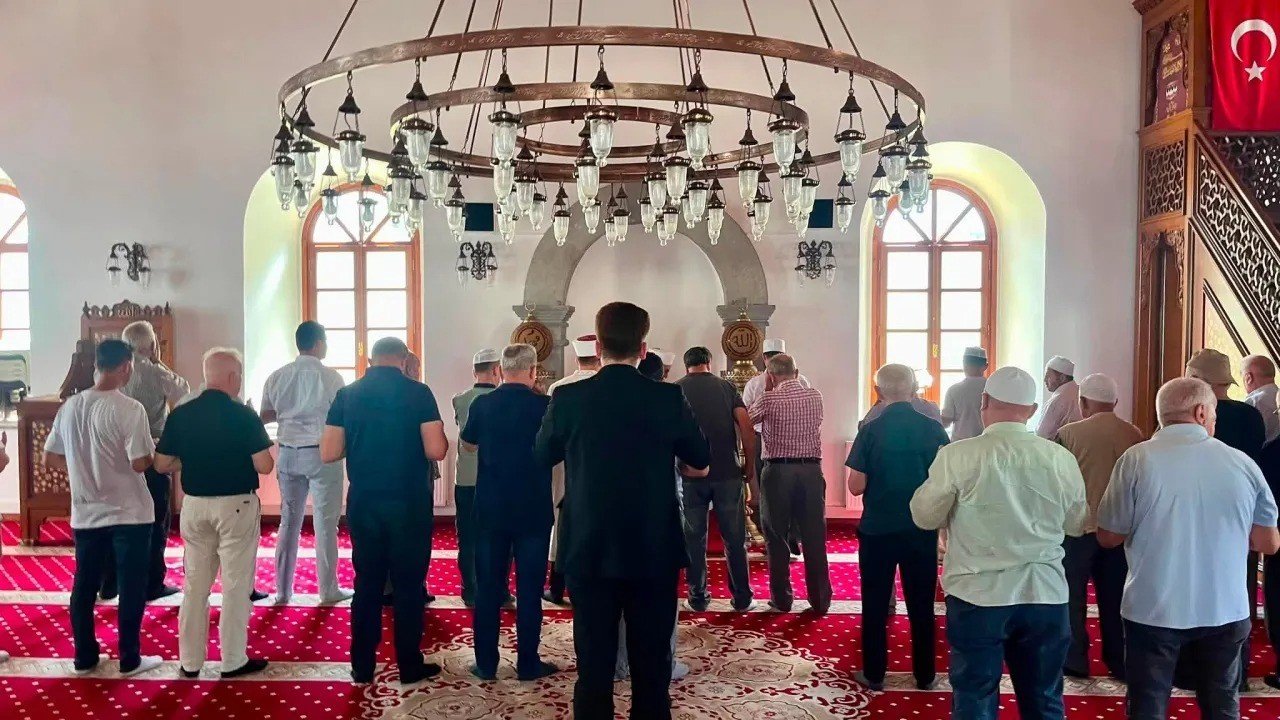 Sel felaketinde hayatını kaybedenler dualarla anıldı