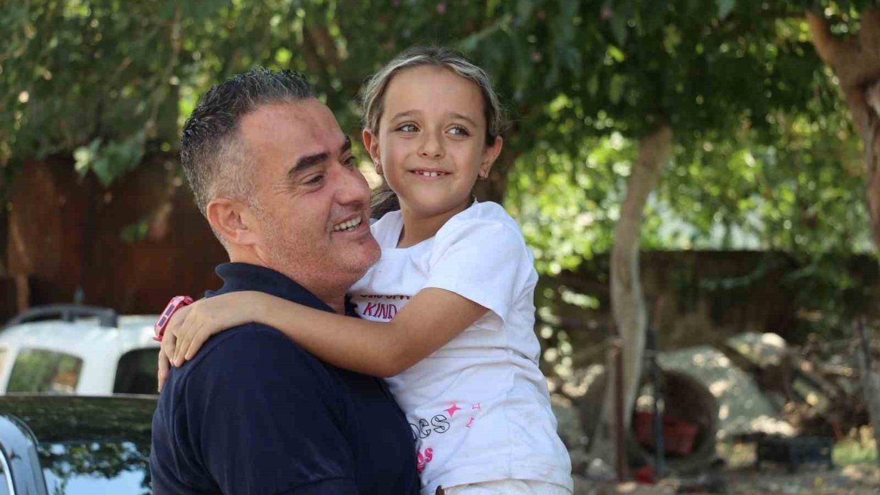 Yangında bisikleti yanan Hazal’a Başkan Arıcı, yeni bisiklet hediye etti