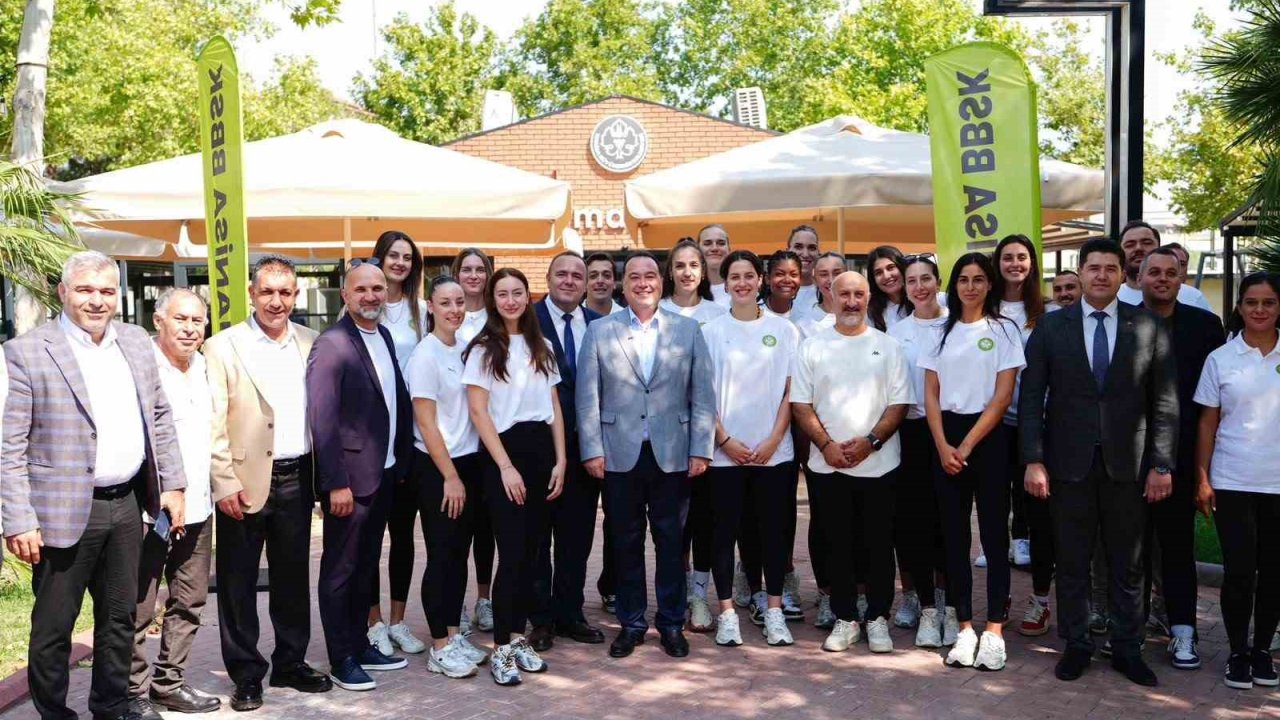 Başkan Dutlulu, voleybol ve hentbol takımlarıyla buluştu