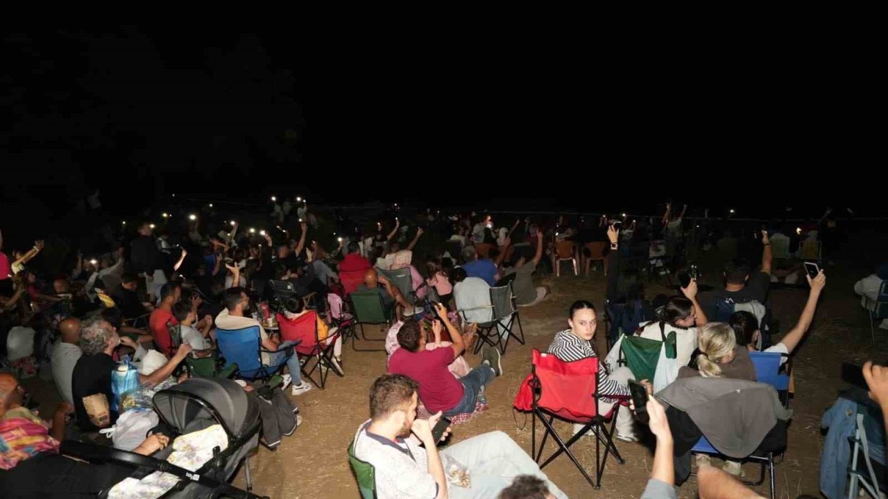 Binlerce kişi Perseid meteor yağmurunu izlemek için Yenişehir’e akın etti