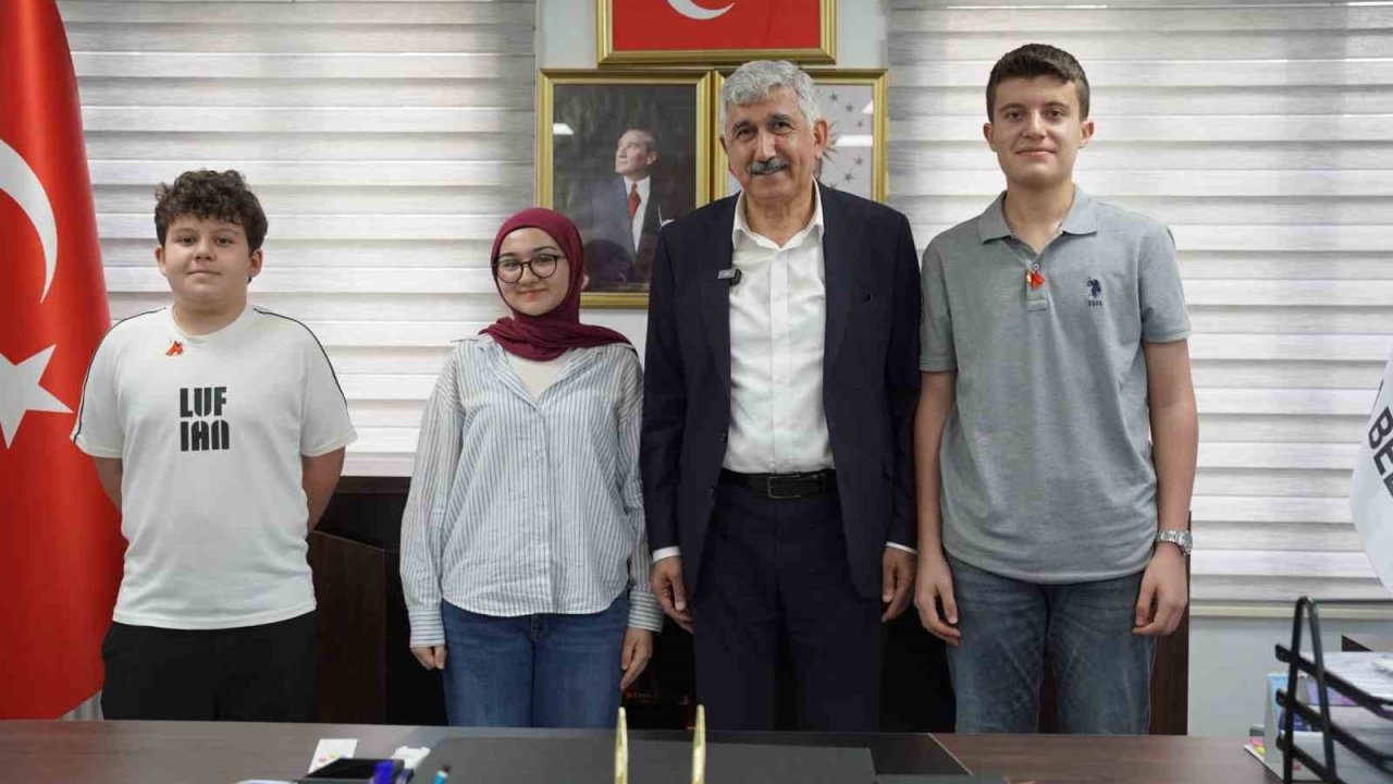 Başkan Hallaç, başarılı öğrencileri halkın makamında ağırladı