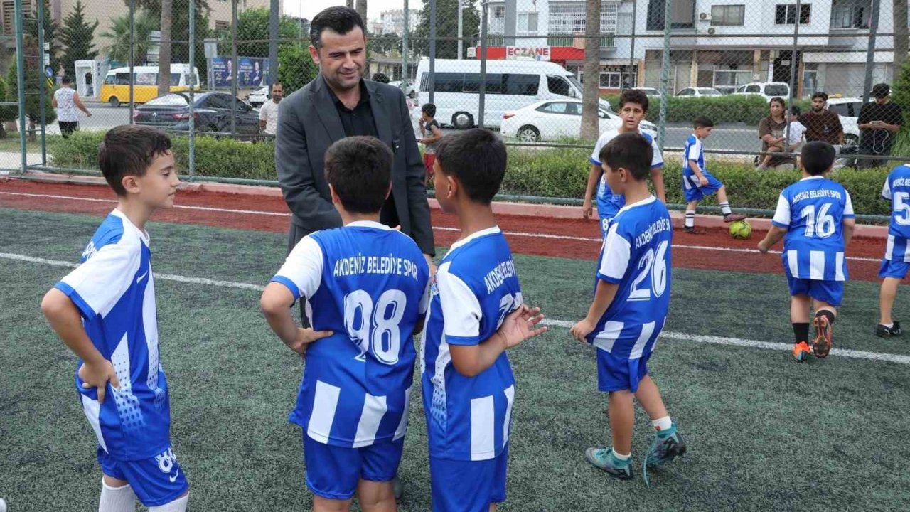 Akdenizli yüzlerce çocuk sporla geleceğe hazırlanıyor