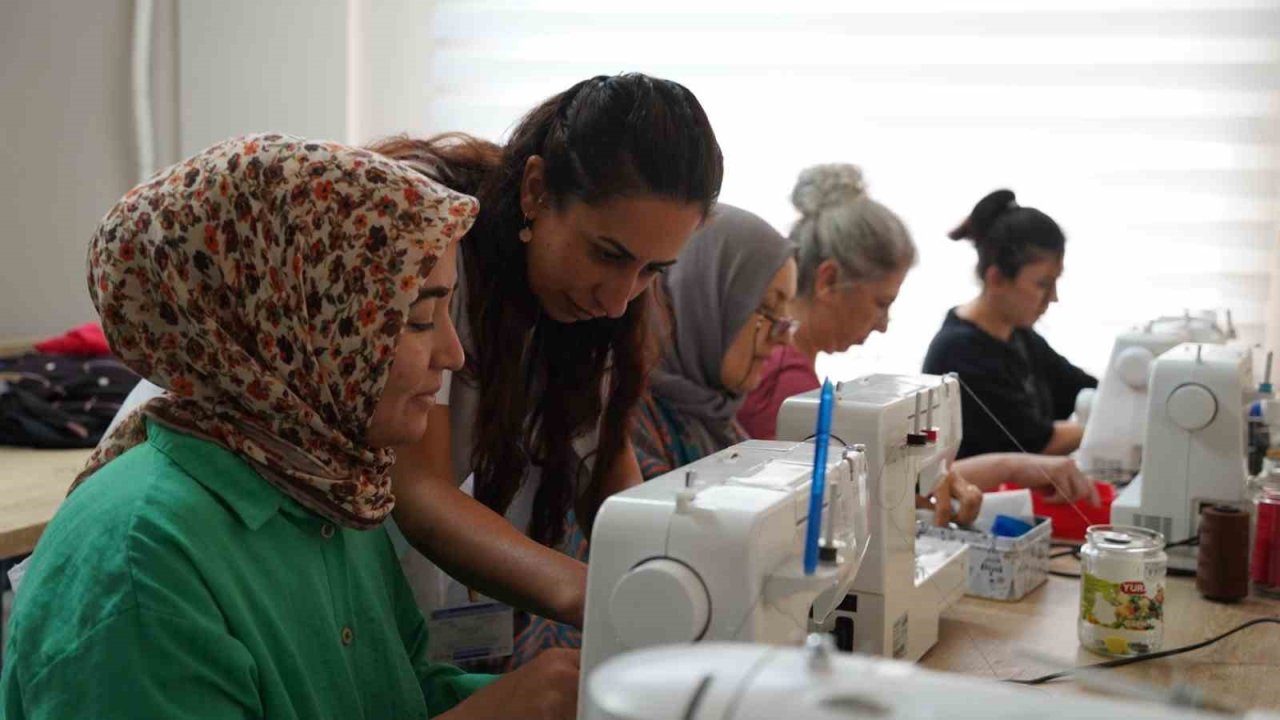 Yunusemre’de kadınlar dikiş kurslarıyla üretime katılıyor