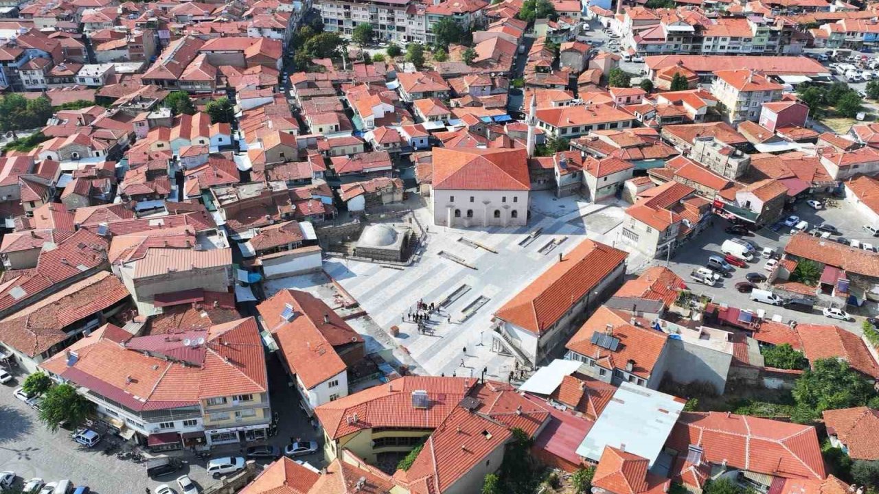 Kula’nın tarihi merkezine yeni meydan