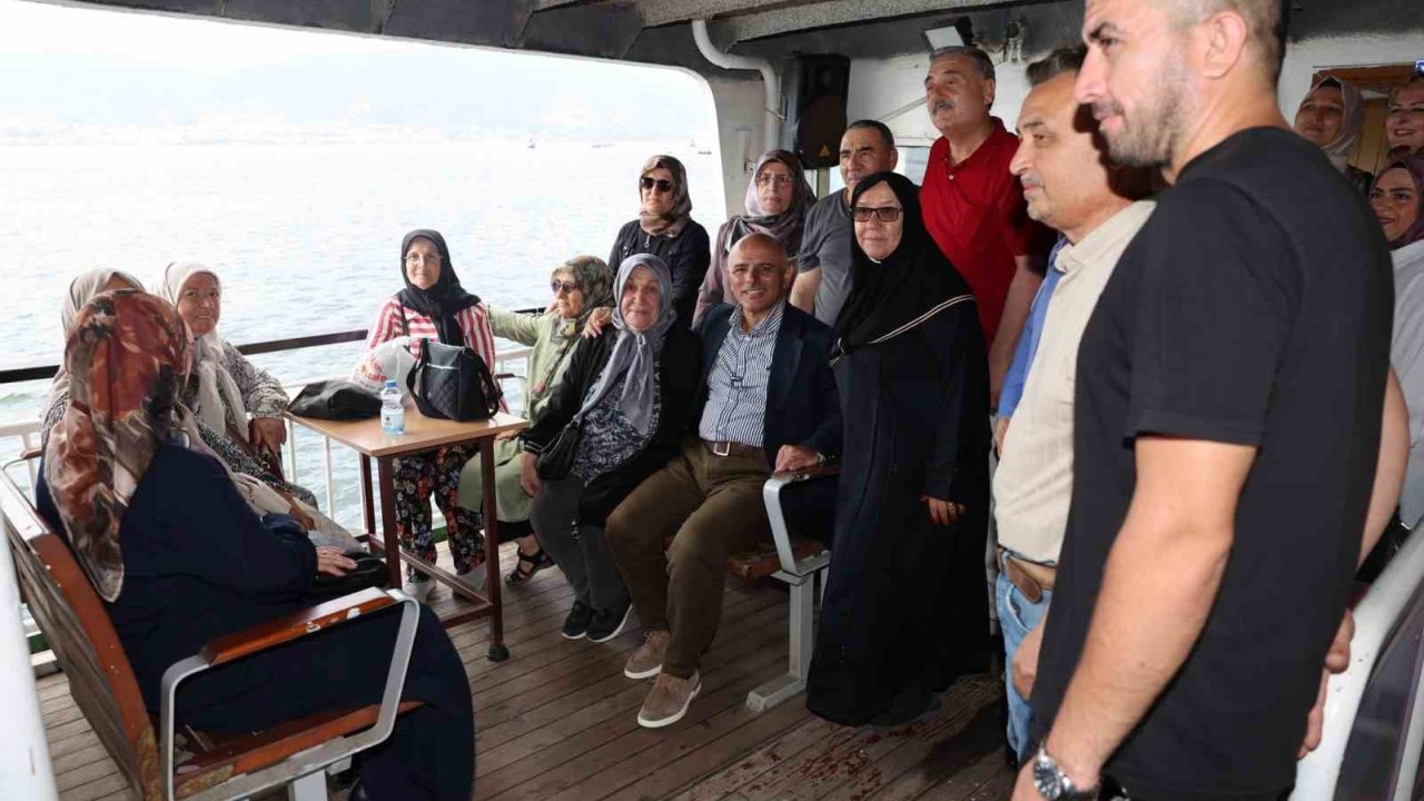 Körfez’in çınarları vapur gezisinde buluştu