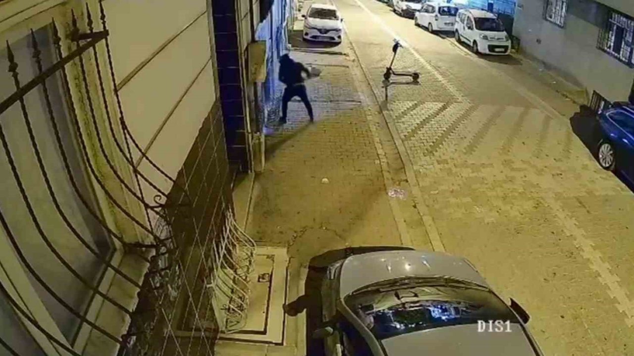 Eski sevgili dehşet saçtı; Önce binayı kundakladı, ardından camları kırdı