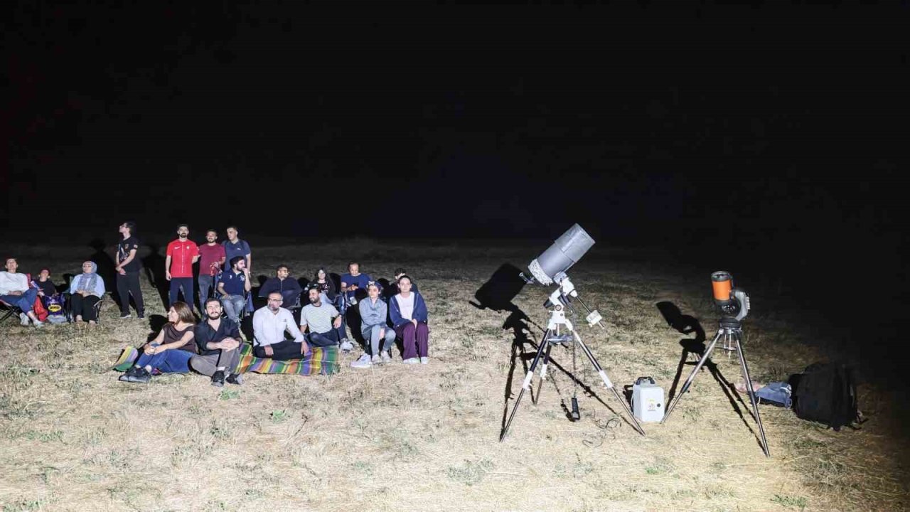Bitlis’te uzayseverler haftayı gökyüzünü izleyerek geçirdi
