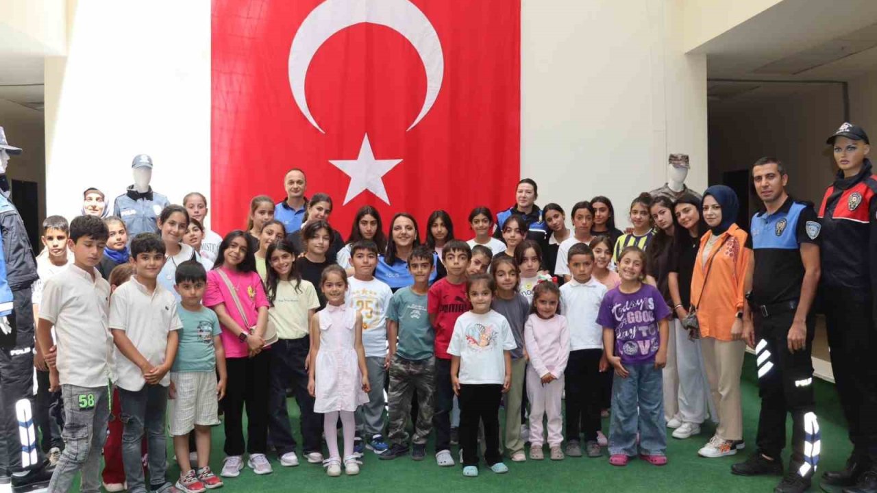 Minik misafirlere emniyette anlamlı tanıtım