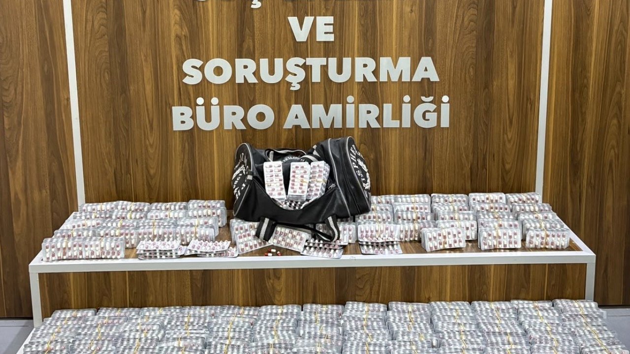 İzmir’de zehir tacirlerine operasyon: 9 bin uyuşturucu hap ele geçirildi