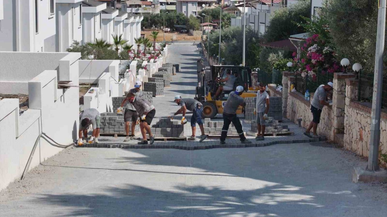 Didim Belediyesi Akbük’te parke taşı döşeme çalışmalarını sürdürüyor