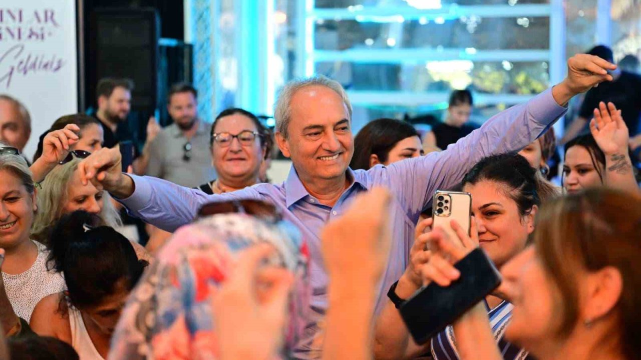 Kocagöz, kadınların matine coşkusuna ortak oldu