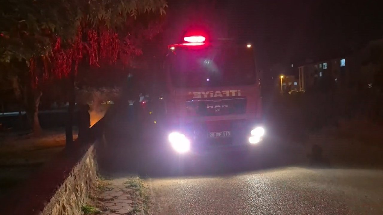 Eskişehir’de bir parkta kasten çıkarılan yangın ekipleri teyakkuza geçirdi