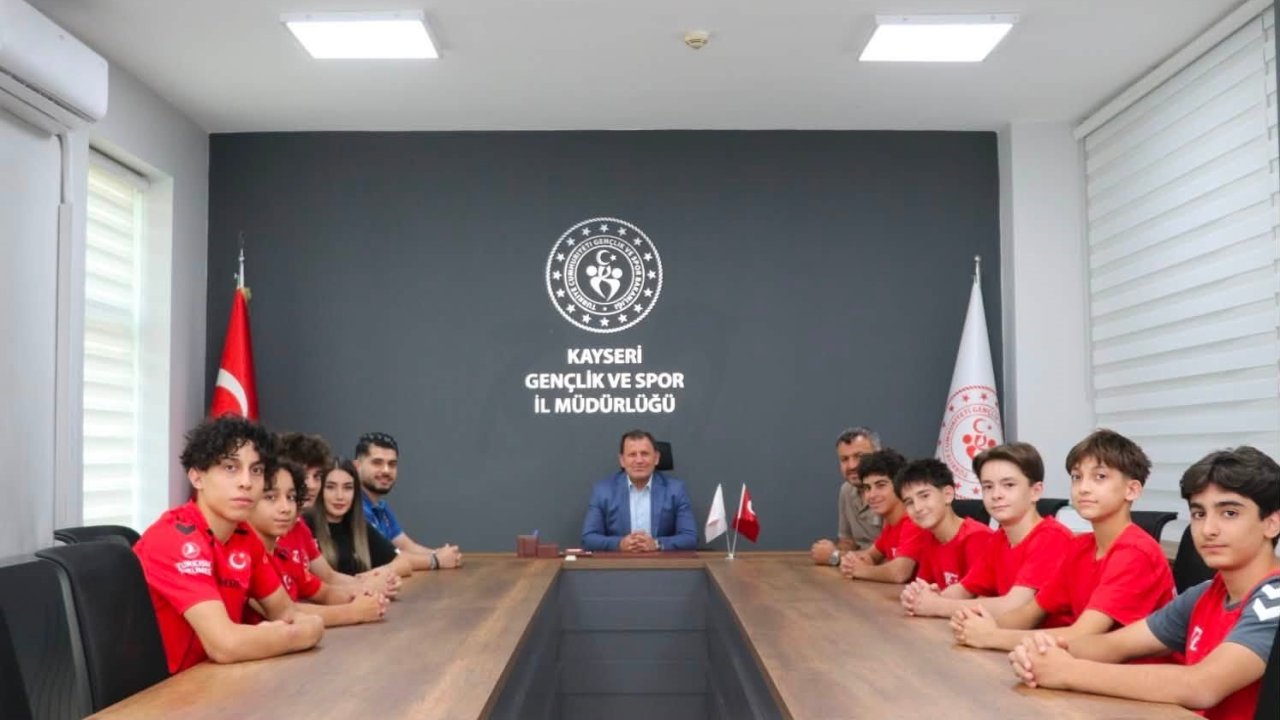 Başarılı milli cimnastikçilerden İl Müdürü Kabakcı’ya ziyaret