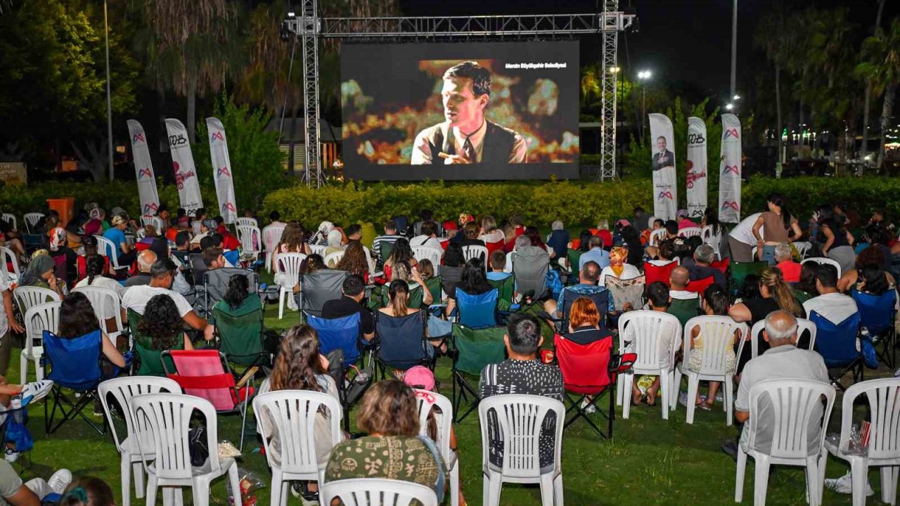 Mersin’de açık havada sinema keyfi