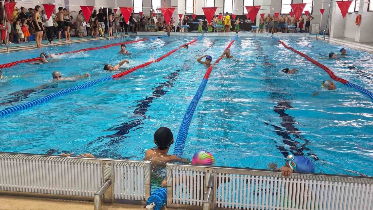 İki ayda 200 öğrenci yüzme öğrendi