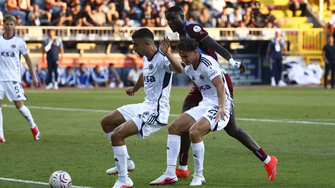 Trendyol Süper Lig: Kasımpaşa: 0 - Trabzonspor: 1 (İlk yarı)