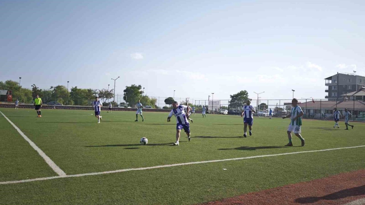Ahlat’ta 40 yaş üstü şöhretler futbol turnuvası