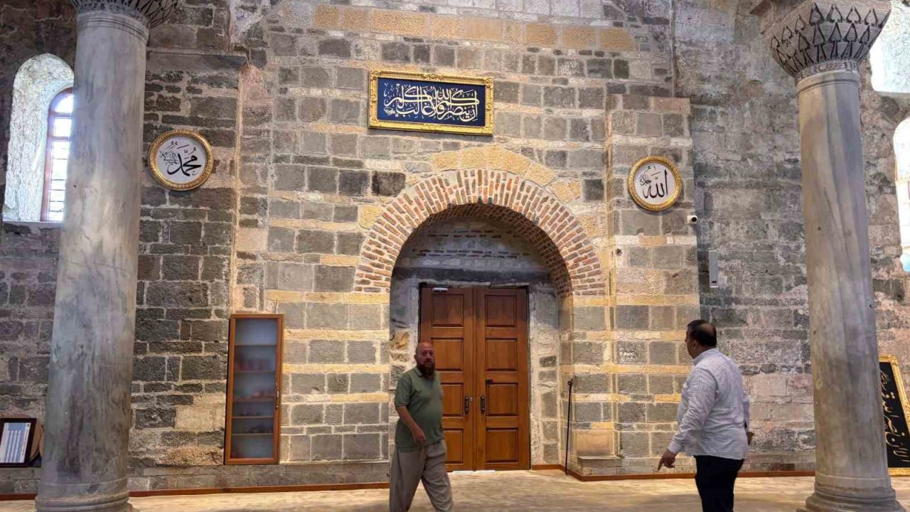 Trabzon Ayasofya hat yazıları ile bezendi