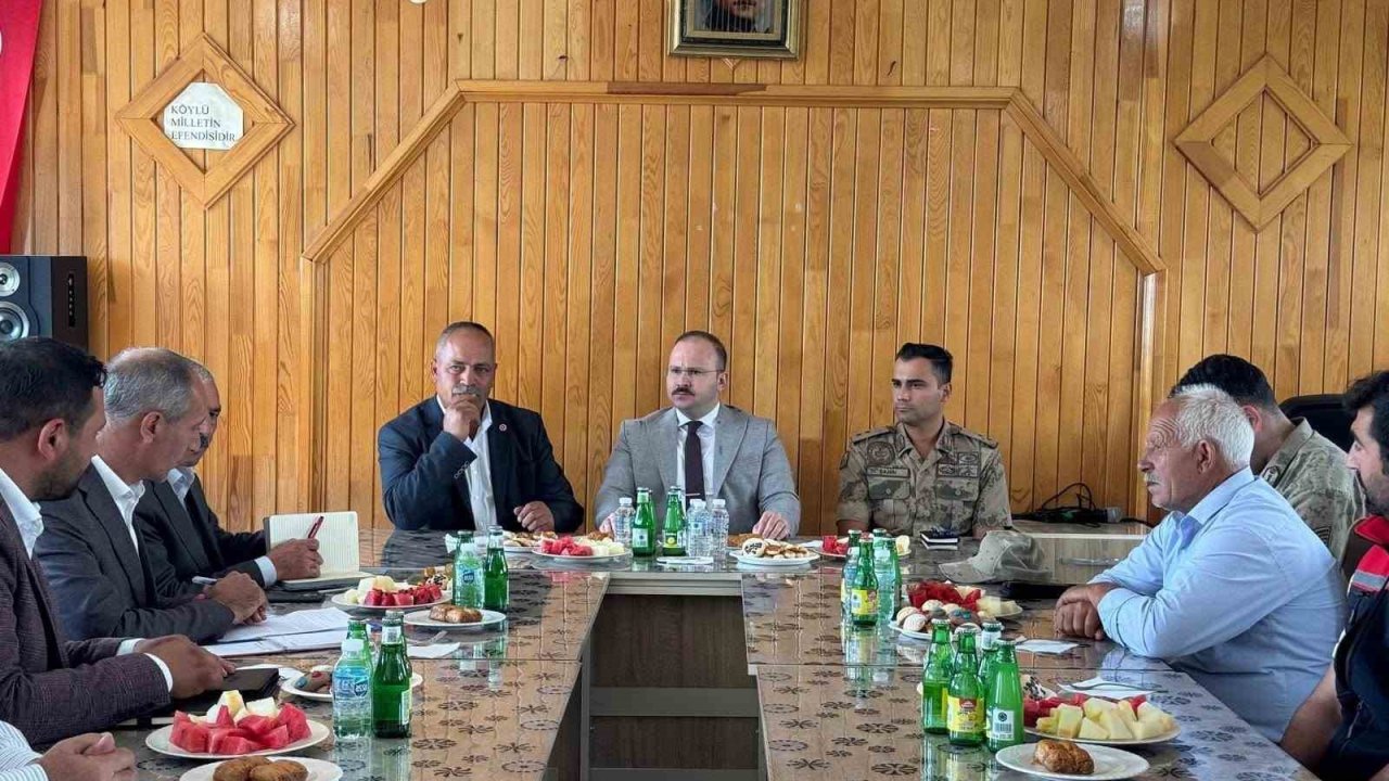 Arpaçay Kaymakamı Güvenç, köy ziyaretlerinde vatandaşların taleplerini dinledi