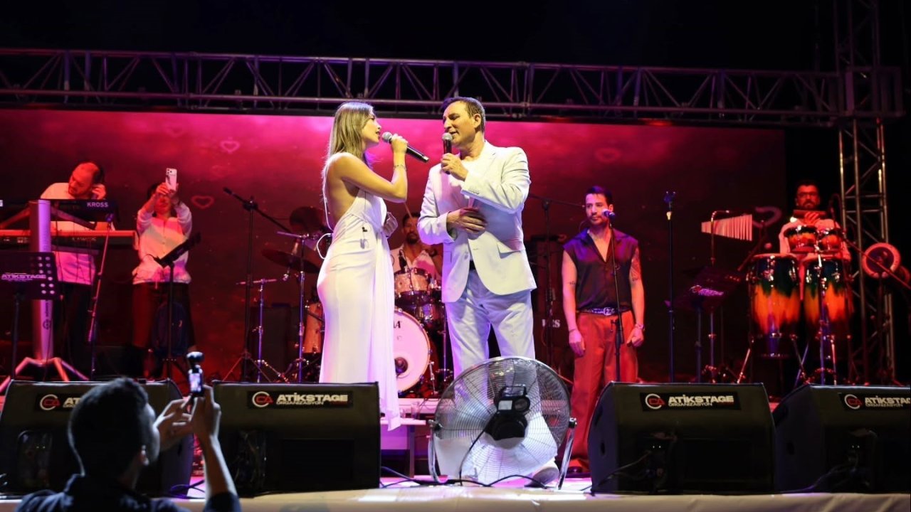 Tavas’ta Zeybek, Kültür ve Sanat Festivali’nde Rafet El Roman rüzgarı esti