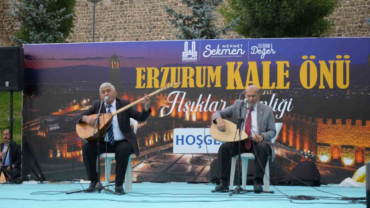 Aşıklar kale önünde buluştu