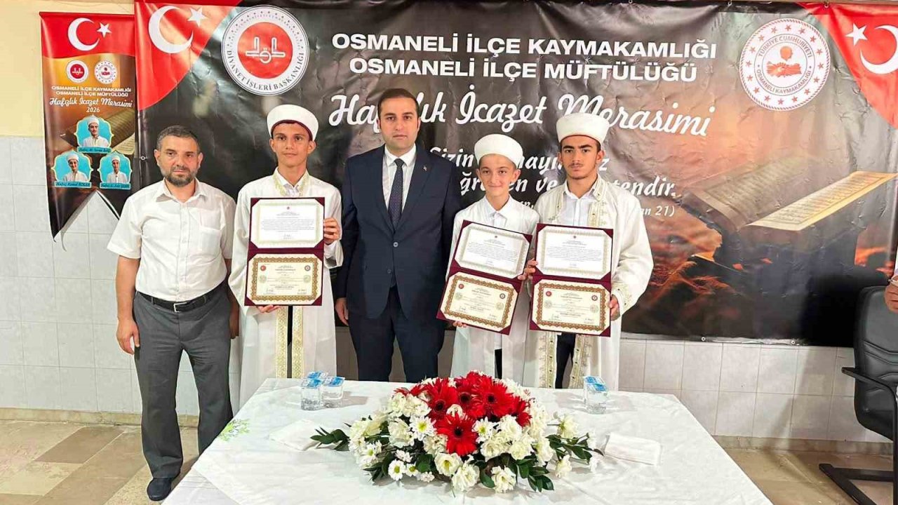 Hafızlık eğitimini tamamlayan öğrenciler belgelerini aldı