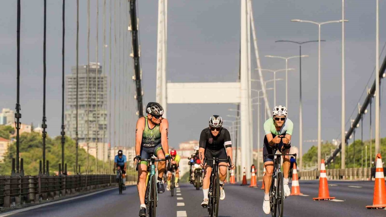 Dünyanın ilk ve tek kıtalararası triatlon heyecanı İstanbul’da yaşandı