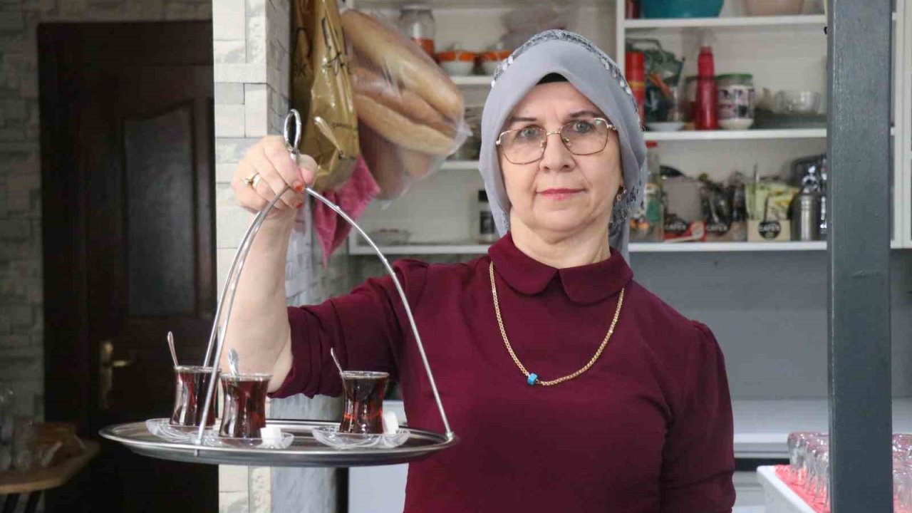 Önyargıları çay bardağında eritti: 5 çocuk annesi kıraathane işleterek aile geçindiriyor